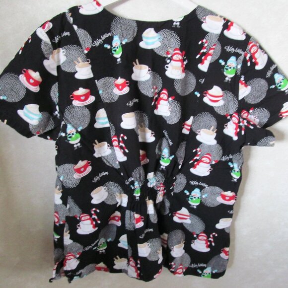 Scrub top winter theme - Picture 3 of 12